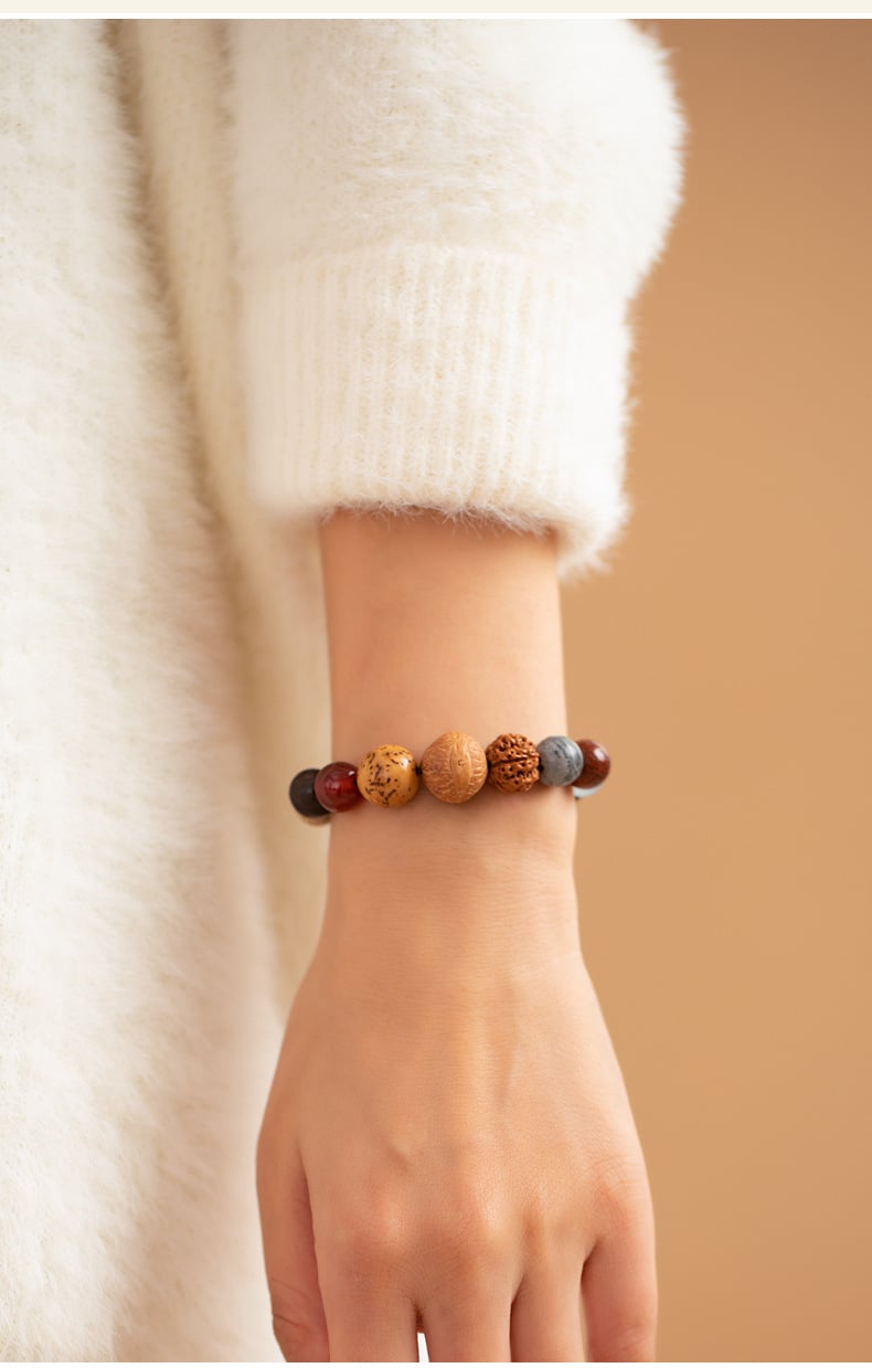 《Abundant Blessings》 Eighteen Seedwood Bracelet with Sandalwood Beads