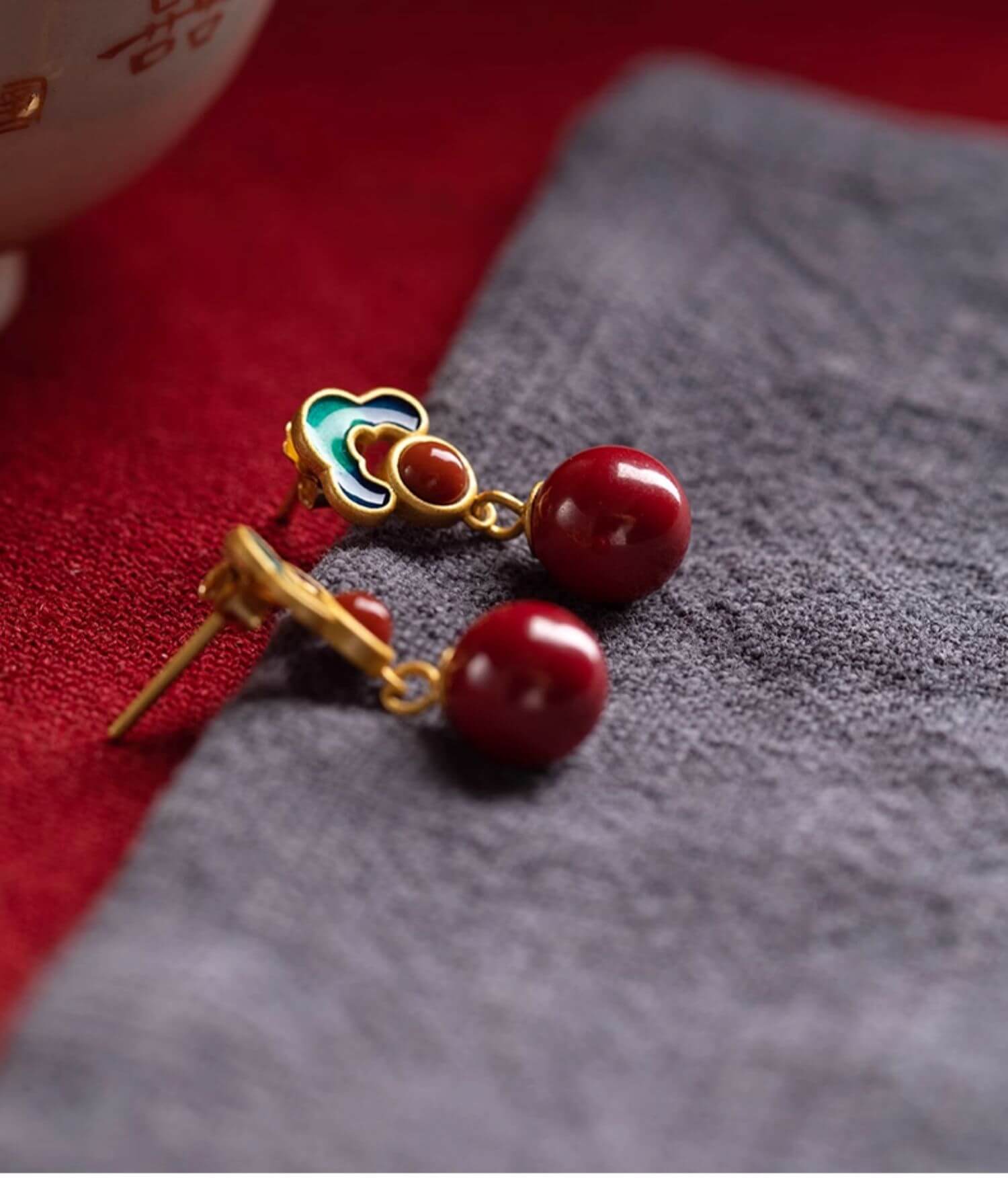 《The Auspicious Cloud Earrings》 - New Chinese-style cinnabar auspicious cloud earrings.