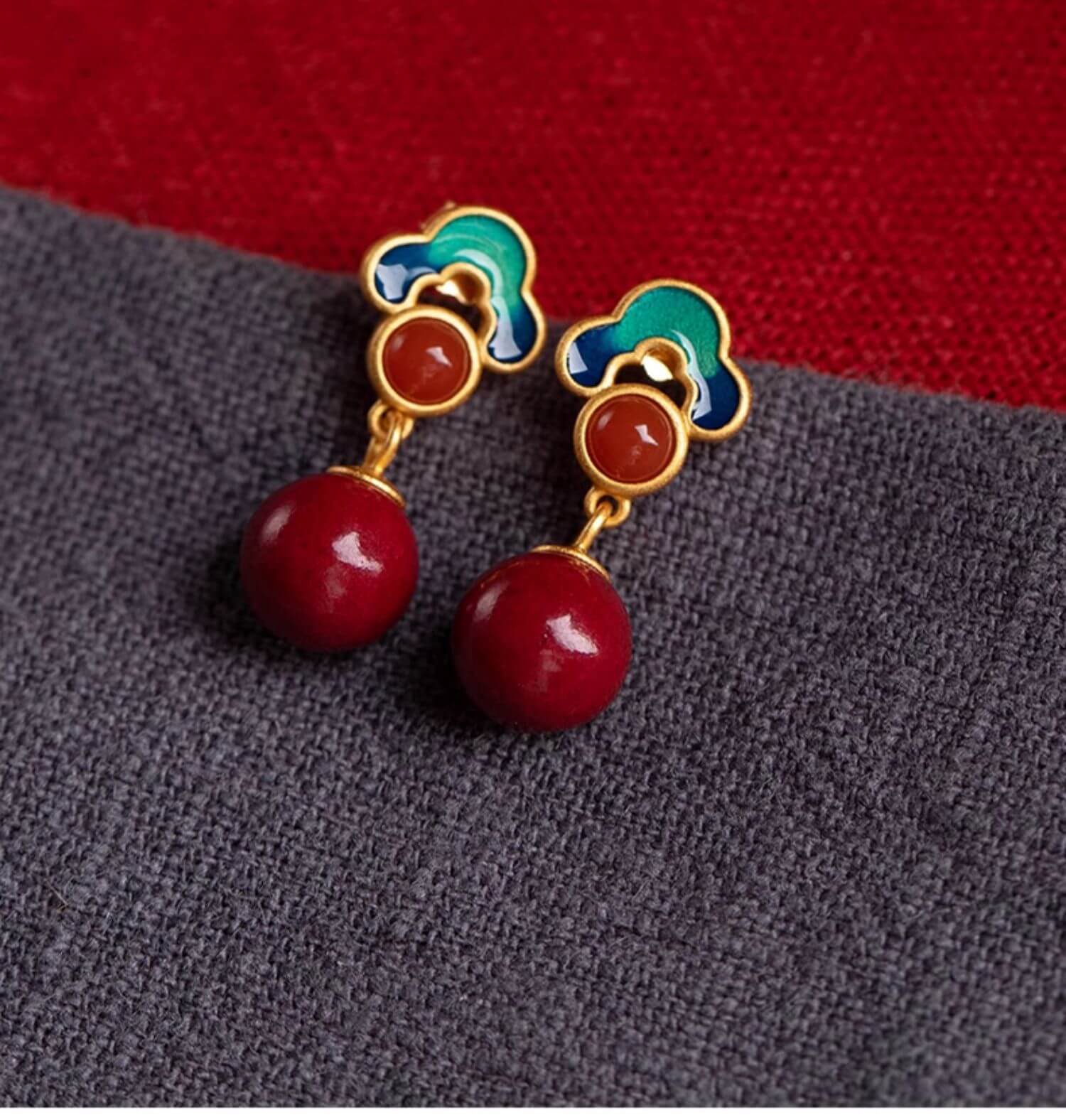 《The Auspicious Cloud Earrings》 - New Chinese-style cinnabar auspicious cloud earrings.