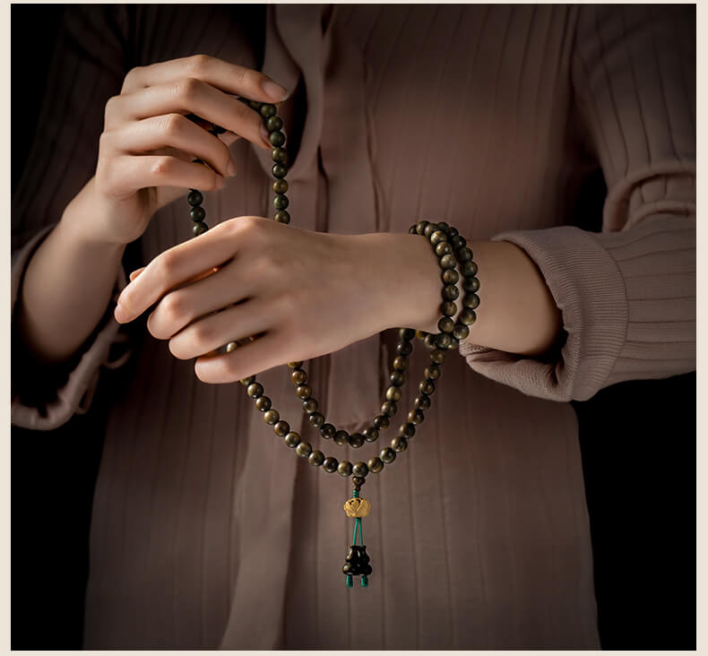 《Graceful Countenance》 Green Sandalwood 108-Bead Good Luck Buddhist Prayer Beads for Men and Women