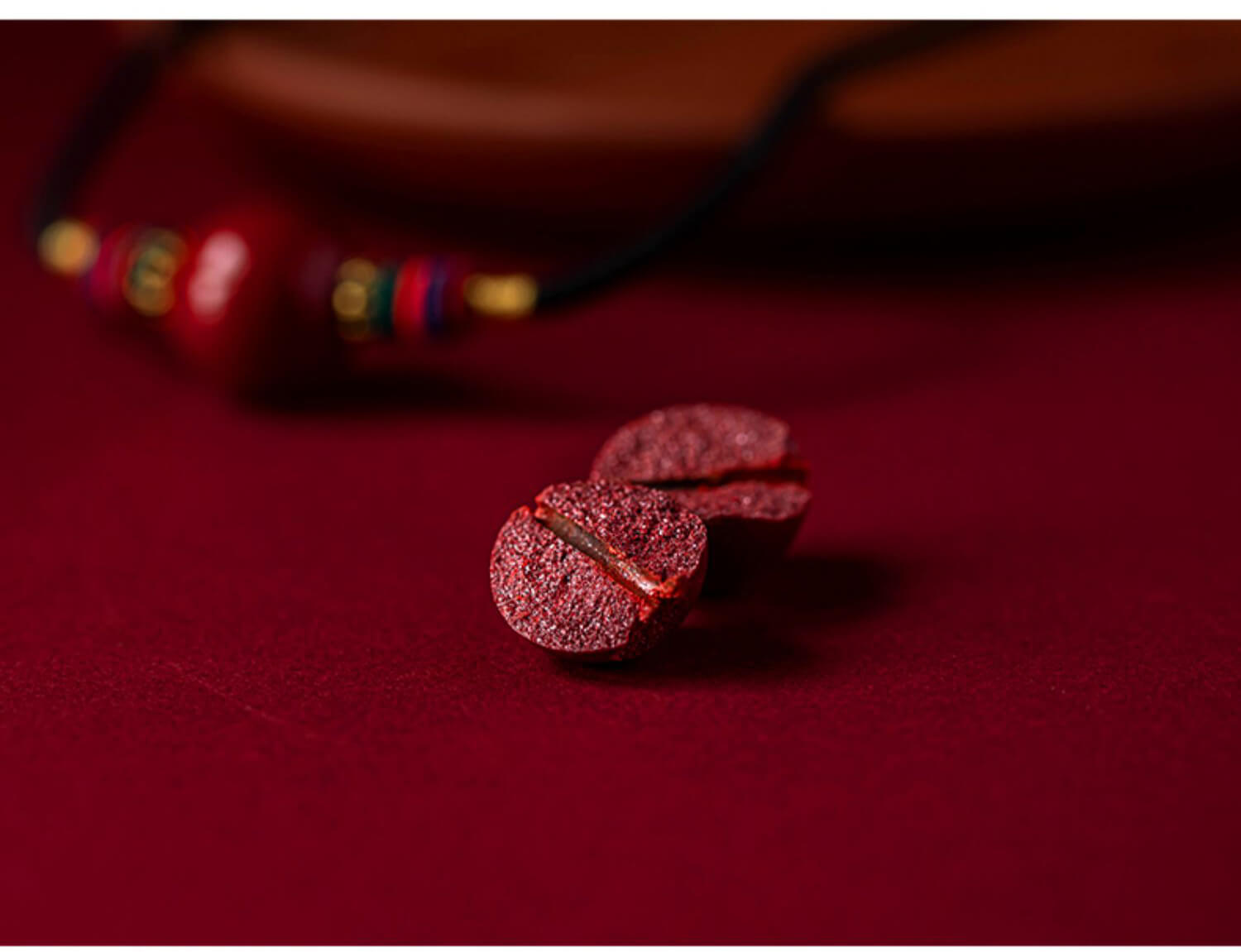 《Complete》 Red Agate Lucky Charm Pendant Necklace for Men and Women