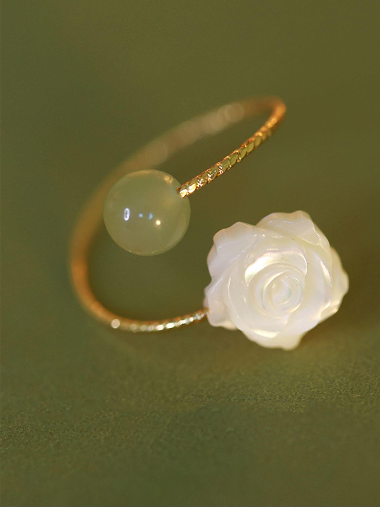 White Mother-of-Pearl Rose Natural Jade Ring with High-end Feel