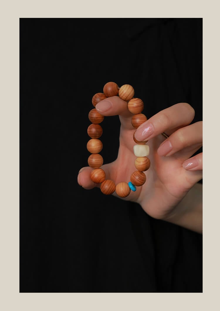 《Waves》 natural thuja men and women playing with Buddhist beads bracelets