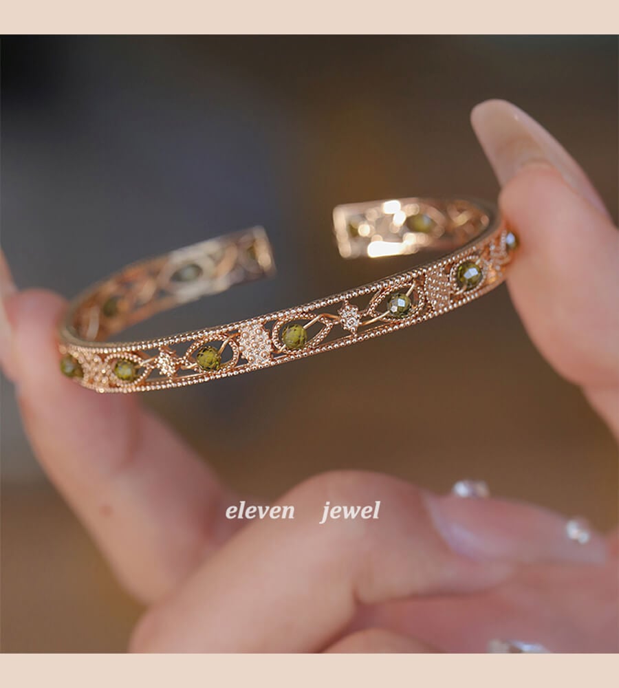 《Landing the Beauty》 Natural Peridot Crystal Stacking Bracelet