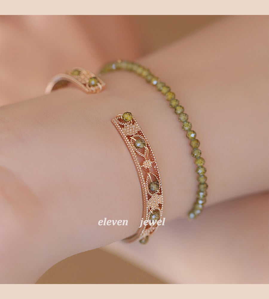 《Landing the Beauty》 Natural Peridot Crystal Stacking Bracelet