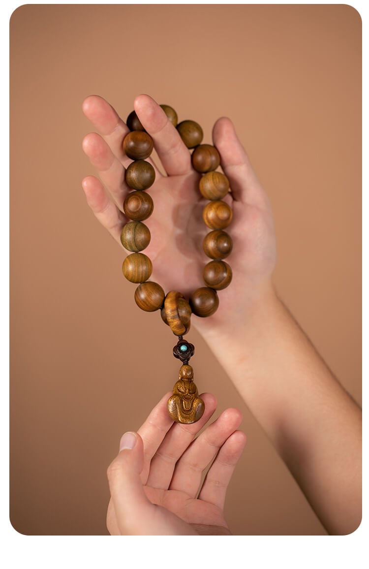 Buddha bless peace ~ Natural sandalwood phaseless Buddha hand holding