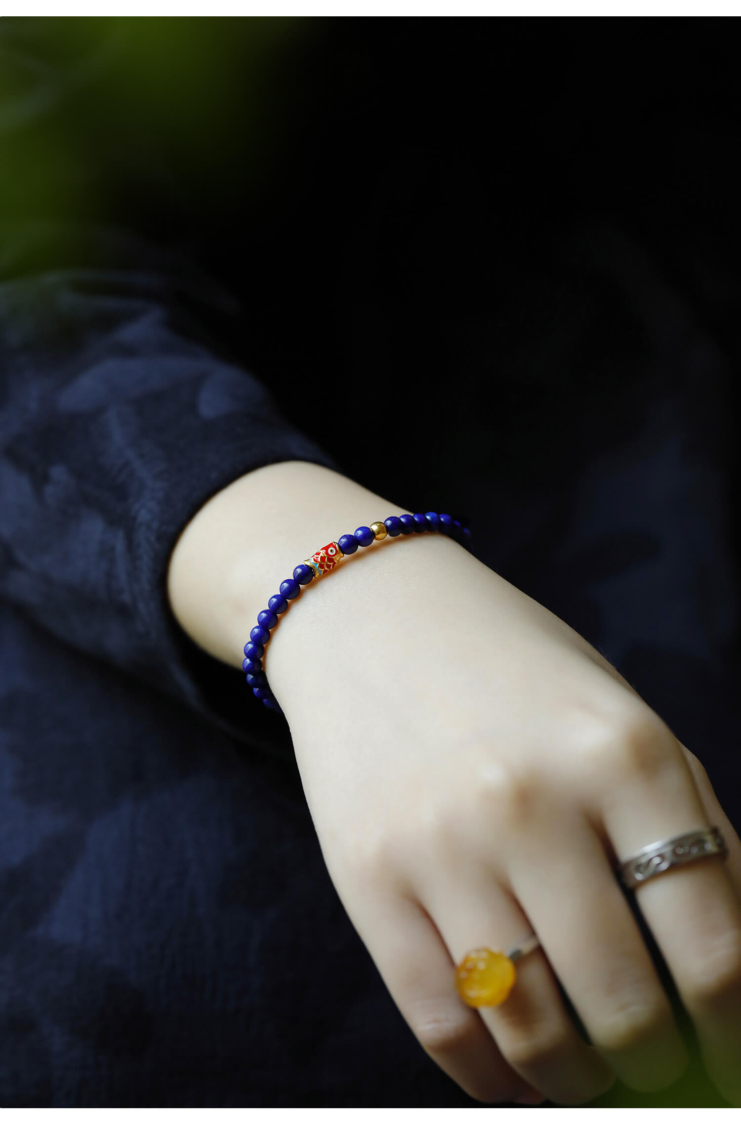 《Ashore Koi》 lapis lazuli koi running bead bracelet