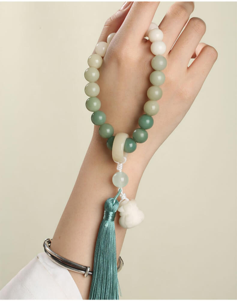 Nian'an ~ Holding a gradient white jade bodhi root bracelet