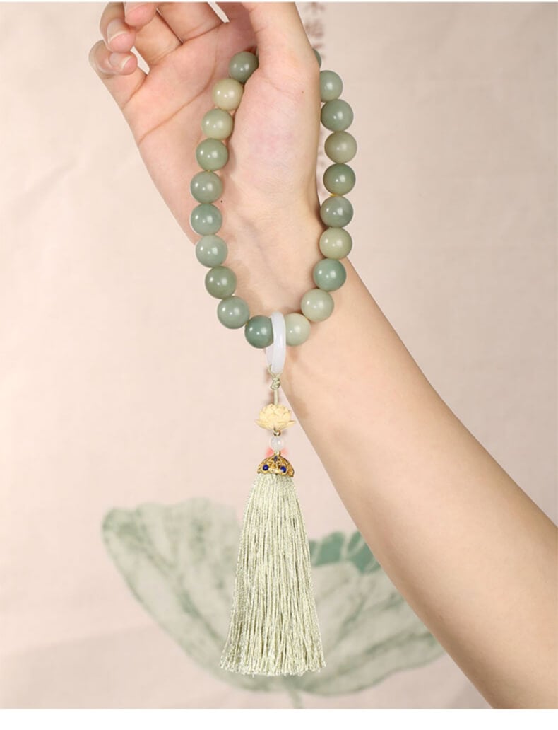 Nian'an ~ Holding a gradient white jade bodhi root bracelet