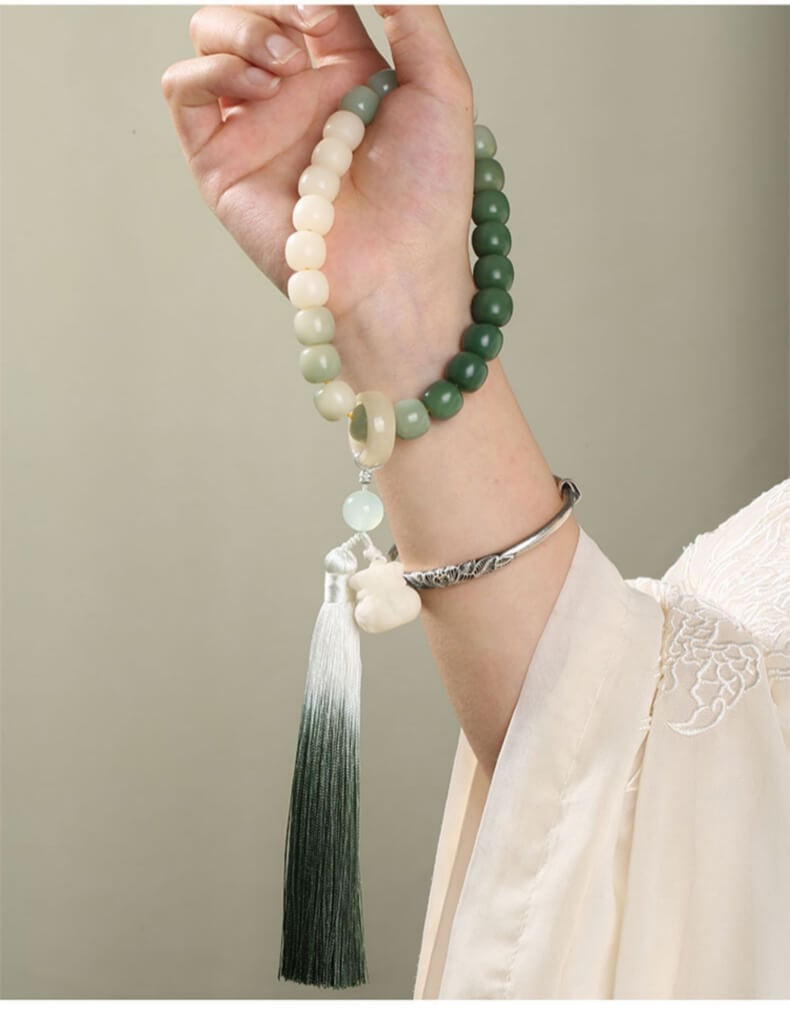 Nian'an ~ Holding a gradient white jade bodhi root bracelet